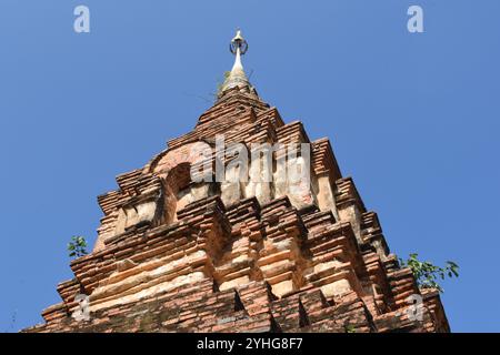 Wat Srichum, Chedi, Phrae, Thaïlande Banque D'Images