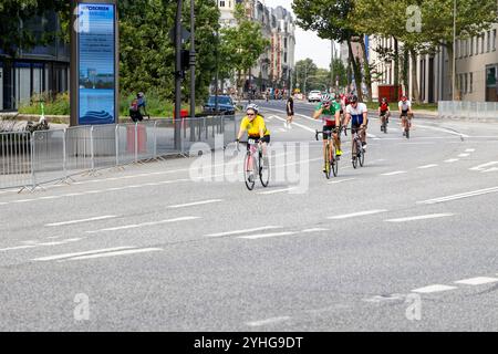 La course cycliste BEMER cyclassics , la plus grande course cycliste d'Europe a lieu à Hambourg, des courses pour amateurs et une course UCI World Tour pour les pros, Hambourg, Allemagne Banque D'Images