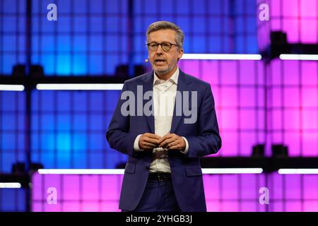 Carlos Moedas, maire de la ville de Lisbonne, s’adresse au public lors de la soirée d’ouverture du WEB SUMMIT 2024 à Lisbonne, Portugal. 11 novembre 2024. Crédit : Brazil photo Press/Alamy Live News Banque D'Images