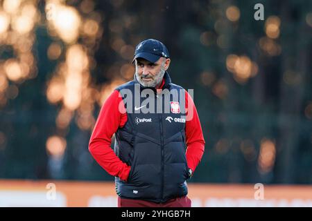 Gondomar, Portugal. 11 novembre 2024. Michal Probierz (Pologne) vu lors de la première journée d'entraînement du camp de l'équipe nationale polonaise avant le match contre le Portugal à l'Estadio de Sao Miguel. (Photo de Maciej Rogowski/SOPA images/Sipa USA) crédit : Sipa USA/Alamy Live News Banque D'Images