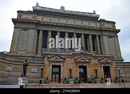 Le monument historique Soldiers and Sailors Memorial Hall de Pittsburgh a été inauguré en 1910 et est ouvert au public en tant que monument commémoratif militaire et musée. Banque D'Images