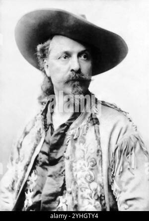 Portrait de William 'Buffalo Bill' Cody (1846-1917), showman américain du Wild West, colonel de l'armée américaine, chasseur de bisons, trappeur de fourrures, prospecteur d'or, et scout frontière. Photo : c1886. Banque D'Images