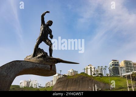 Lima. 6 novembre 2024. Cette photo prise le 6 novembre 2024 montre une sculpture à Lima, au Pérou. Lima, capitale et plus grande ville du Pérou, est le centre politique, économique et culturel du pays. Il est composé de la section historique et de la section émergente, tandis que la première a été inscrite au patrimoine culturel mondial grâce aux nombreux sites de reliques qui s'y trouvent. Crédit : Li Mengxin/Xinhua/Alamy Live News Banque D'Images