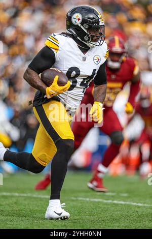 Landover, MD. États-Unis ; Pittsburgh Steelers Running Back Cordarrelle Patterson (84) court avec le ballon lors d'un match de la NFL contre le Washington commander Banque D'Images