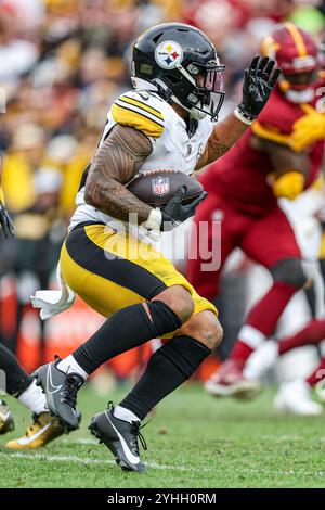 Landover, MD. États-Unis ; Pittsburgh Steelers Running Back Cordarrelle Patterson (84) court avec le ballon lors d'un match de la NFL contre le Washington commander Banque D'Images