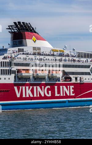 Fast Cruiseferry MS Viking XPRS par la compagnie maritime finlandaise Viking line ABP quittant le port d'Helsinki le 8 juillet 2024 à Helsinki, Finlande. Banque D'Images