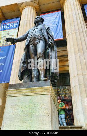 New York, USA- Septembre 05, 2017 : Statue de George Washington près de Federal Hall, construit en 1700 comme l'Hôtel de ville de New York. Banque D'Images