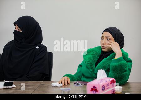 Gaziantep, Turkiye. 20 décembre 2023. Un symposium intitulé "le rôle et l'impact des images et des nouvelles dans les médias pour diriger l'opinion publique" se tient dans la ville de Gaziantep, dans le sud de la Turquie. Conférencier invité, le journaliste et cinéaste Medyan Dairieh a prononcé une conférence sur le sujet. L'événement a été organisé par l'Union générale des écrivains arabes et le Parti de la réforme nationale, et a été présenté par Ahmad Alhamoud Banque D'Images