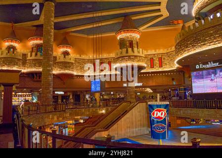 Las Vegas, Nevada, USA - 15 septembre 2018 : Casino Excalibur. L'intérieur du casino est à l'intérieur- tables de jeu, machines à sous, la roulette. Banque D'Images