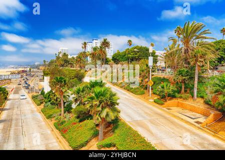 Une vue sur la ville, les rues de Santa Monica - une banlieue de Los Angeles. Banque D'Images