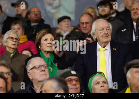 Delia Smith CBE et son mari, Michael Wynn-Jones - Norwich City v Bristol City, Sky Bet Championship, Carrow Road, Norwich, Royaume-Uni - 9 novembre 2024 usage éditorial uniquement - des restrictions DataCo s'appliquent Banque D'Images