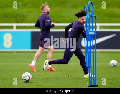 Rico Lewis de l'Angleterre lors d'une séance d'entraînement au St George's Park, Burton upon Trent. Date de la photo : mardi 12 novembre 2024. Banque D'Images