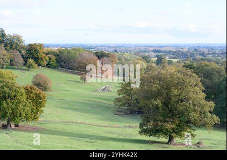 Village de Boughton Monchelsea, Kent, Royaume-Uni. Vue depuis le cimetière de l'église St Peter, surplombant le parc de cerfs et le Weald of Kent. Novembre Banque D'Images