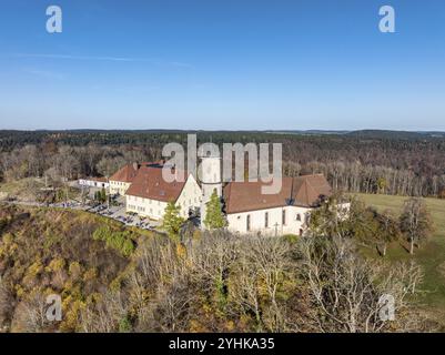 Vue aérienne du Dreifaltigkeitsberg de 983 mètres de haut dans le quartier de Spaichingen avec l'église de pèlerinage, Dreifaltigkeitskirche et l'ancienne mona Banque D'Images