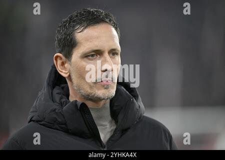 Coach Dino Toppmoeller, portrait, réfléchi, Eintracht Frankfurt SGE MHPArena, MHP Arena Stuttgart, Bade-Wuerttemberg, Allemagne, Europe Banque D'Images