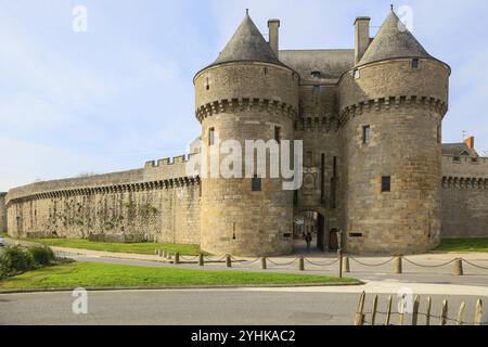 Muraille et porte de ville porte Saint Michel, cité médiévale de Guérande, département Loire-Atlantique, région pays de la Loire, France, Europe Banque D'Images