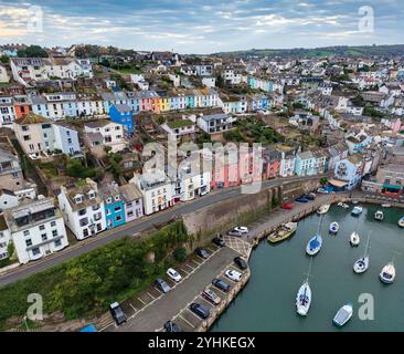 Vue aérienne du port de Brixham sur la côte sud du Devon dans le sud-ouest de l'Angleterre. Banque D'Images