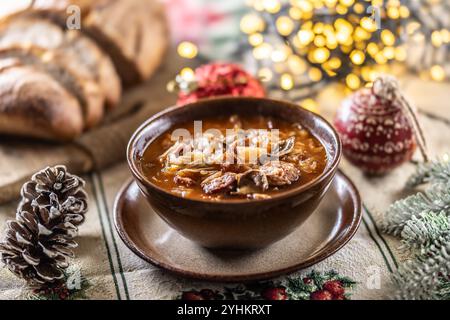 Soupe de chou de Noël, un plat de Noël traditionnel d'Europe de l'est. Banque D'Images