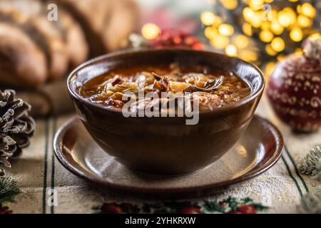 Soupe de chou de Noël, un plat de Noël traditionnel d'Europe de l'est. Banque D'Images