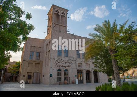 Al Seef Heritage Hôtel dans le quartier historique d'Al Fahidi (Al Bastakiya) à Dubai Creek dans le vieux village de Dubaï, ville de Dubaï, Émirats arabes Unis U Banque D'Images