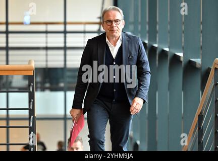 Erfurt, Allemagne. 12 novembre 2024. Georg Maier (SPD) se présente au parlement de Thuringe pour des négociations de coalition. Les dirigeants de la CDU, de la BSW et du SPD veulent examiner les résultats des groupes de travail et discuter des questions litigieuses. Crédit : Martin Schutt/dpa/Alamy Live News Banque D'Images