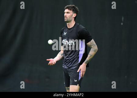 Photo du dossier datée du 24/05/24 de Reece Topley, qui a été condamné à une amende pour avoir cassé une chaise en réaction à son dernier revers de blessure lors de l’ouverture de la série T20 de l’Angleterre contre les Antilles ce week-end. Date d'émission : mardi 12 novembre 2024. Banque D'Images