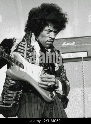 STOCKHOLM, SUÈDE - 24 mai 1967 - Jimi Hendrix se produit dans un concert au parc d'attractions Gröna Lund à Stockholm, Suède - photo : Geopix Banque D'Images