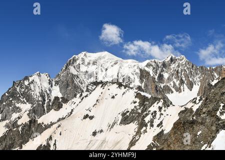 Sommet du Mont Blanc (4808 m), la plus haute montagne des Alpes, situé à la frontière italo-française, de Punta Helbronner, Courmayeur, Aoste, Italie Banque D'Images