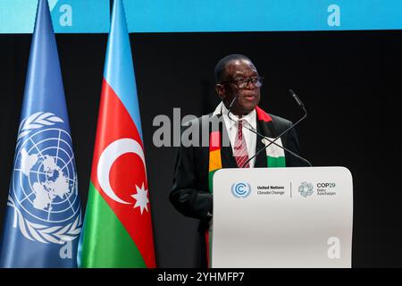 Bakou, Azerbaïdjan, 12 novembre 2024. Emmerson Dambudzo Mnangagwa, Président du Zimbabwe, prend la parole lors de la première partie du segment de haut niveau de la Conférence des Nations Unies sur les changements climatiques dans la salle plénière de Nizami pendant la COP29, un événement organisé par la CCNUCC au stade olympique de Bakou. La COP29, qui se déroulera à partir de novembre 11-22, se concentre sur la recherche d’énergie propre de compensation carbone. Crédit : Dominika Zarzycka/Alamy Live News Banque D'Images