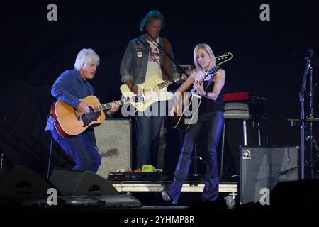 Arlington, États-Unis. 06 novembre 2024. La chanteuse américaine Sheryl Crow se produit sur scène dans le cadre du P!nk Summer Carnival Tour 2024 au Globe Life Field. Le 6 novembre 2024 à Arlington, Texas, États-Unis. (Photo de Javier Vicencio/ Eyepix/Sipa USA) crédit : Sipa USA/Alamy Live News Banque D'Images