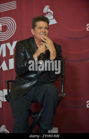 Miami, États-Unis. 11 novembre 2024. MIAMI, FLORIDE - 11 NOVEMBRE : L'auteur-compositeur-interprète colombien Carlos vives assiste à une conférence de presse de questions et réponses pour lancer la semaine DES Latin GRAMMY® et commémorer la personne de l'année de la Latin Recording Academy® au Kaseya Center le 11 novembre 2024 à Miami, en Floride. (Photo de JL/Sipa USA) crédit : Sipa USA/Alamy Live News Banque D'Images