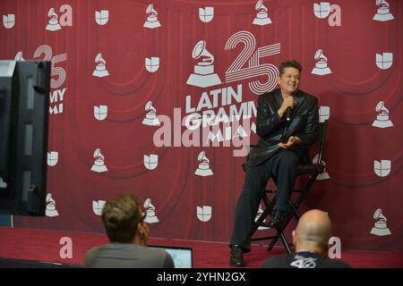 Miami, États-Unis. 11 novembre 2024. MIAMI, FLORIDE - 11 NOVEMBRE : L'auteur-compositeur-interprète colombien Carlos vives assiste à une conférence de presse de questions et réponses pour lancer la semaine DES Latin GRAMMY® et commémorer la personne de l'année de la Latin Recording Academy® au Kaseya Center le 11 novembre 2024 à Miami, en Floride. (Photo de JL/Sipa USA) crédit : Sipa USA/Alamy Live News Banque D'Images