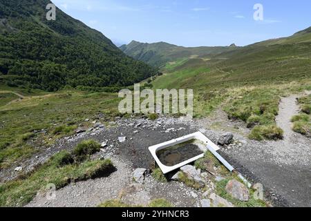 Abreuvoir ou abreuvoir dans les Pyrénées ou Hautes-Pyréhées France Banque D'Images