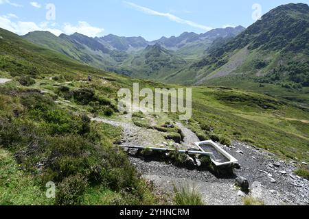 Abreuvoir ou abreuvoir dans les Pyrénées ou Hautes-Pyréhées France Banque D'Images