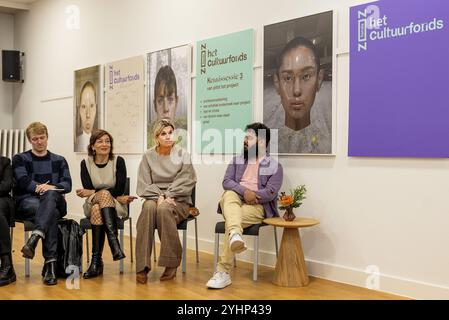 Amsterdam, pays-Bas, 2024-11-12 15:14:26 AMSTERDAM, 12-11-2024, Fonds culturel à AmsterdamQueen Máxima lors d'une visite de travail au Fonds culturel à Amsterdam à des jeunes créateurs du secteur culturel qui sont soutenus par le Fonds ZOZ et l'Académie ZOZ. PHOTO : NLBeeld/Patrick van EMST crédit : NL Beeld/Patrick van EMST Banque D'Images