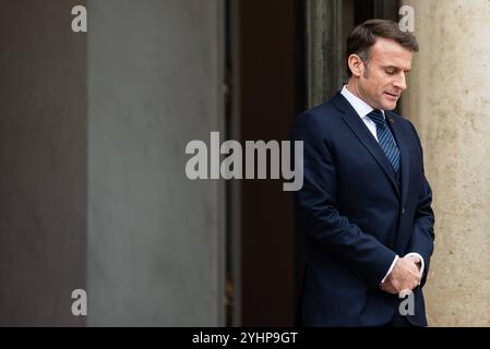 FRANCE- POLITIQUE-SOMMET DE HAUT NIVEAU-OTAN-RUTTE le président français Emmanuel Macron reçoit le secrétaire général de l'OTAN Mark Rutte, en visite à Paris pour la première fois depuis son entrée en fonction, au Palais de l'Elysée. À Paris, le 12 novembre 2024. PARIS ILE-DE-FRANCE FRANCE COPYRIGHT : XANDREAXSAVORANIXNERIX FRANCE- POLITICS-TOP LEVEL SUMMI ASAVORANINERI-2 Banque D'Images