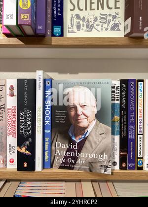 David Attenborough, Life on Air, réservez à la librairie locale Banque D'Images