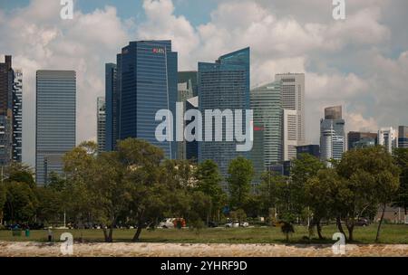 Une vue de la côte droite de Singapour aux Scrapers du ciel, y compris DBS Bank, Neppel pour former un paysage urbain. Banque D'Images