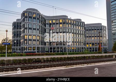 Le siège du prestataire de services logistiques DB Schenker AG, sur la Kruppstrasse, à la gare principale d’Essen, NRW, Allemagne, Banque D'Images