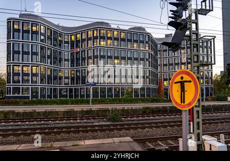 Le siège du prestataire de services logistiques DB Schenker AG, sur la Kruppstrasse, à la gare principale d’Essen, NRW, Allemagne, Banque D'Images