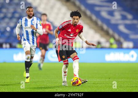 John Smith's Stadium, Huddersfield, Angleterre, Royaume-Uni le 12 novembre 2024. Ethan Williams (73), milieu de terrain des U21 de Manchester United, en action lors du Huddersfield Town FC contre Manchester United FC U21's Bristol Street Motors EFL Trophy Northern Group F match au John Smith's Stadium, Huddersfield, Angleterre, Royaume-Uni le 12 novembre 2024 Credit : Every second Media/Alamy Live News Banque D'Images