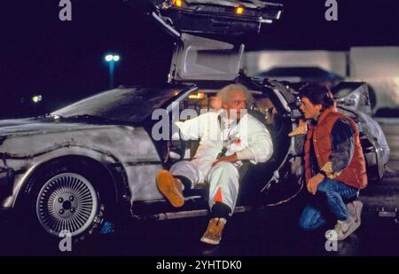 RETOUR VERS L'AVENIR 1984 film universel avec Michael J. Fox dans le rôle de Marty McFly et Christopher Lloyd dans le rôle de 'Doc' Brown Banque D'Images