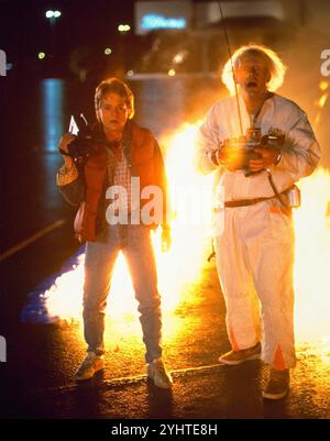 RETOUR VERS L'AVENIR 1984 film universel avec Michael J. Fox dans le rôle de Marty McFly et Christopher Lloyd dans le rôle de 'Doc' Brown Banque D'Images