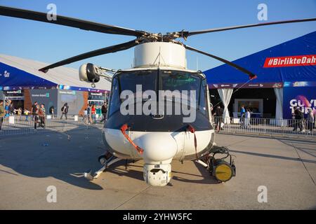 ISTANBUL, TURKIYE - 01 MAI 2023 : Garde côtière turque Agusta-Westland Bell AB-412EP (25945) exposée au Teknofest à l'aéroport Ataturk d'Istanbul Banque D'Images