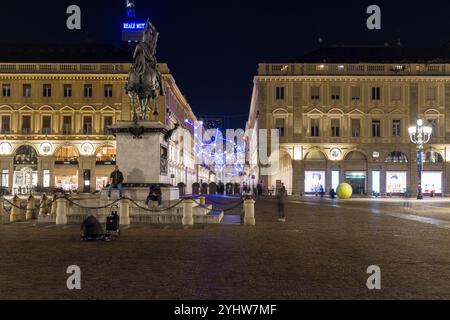 Turin lumières de Noël dans la via Roma dans le centre-ville, appelé planétaire par l'artiste Carmelo Giammello. Banque D'Images