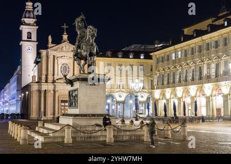 Turin lumières de Noël dans la via Roma dans le centre-ville, appelé planétaire par l'artiste Carmelo Giammello. Banque D'Images