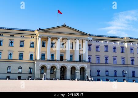 Palais royal d'Oslo, 19ème siècle construit comme la résidence norvégienne du français Charles XIV Jean, qui a régné comme roi de Norvège et de Suède. Banque D'Images