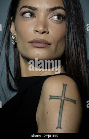 Londres, Royaume-Uni. 12 novembre 2024. Elodie Di Patrizi, connue professionnellement comme simplement Elodie est une chanteuse, actrice et mannequin italienne, arrive pour le dévoilement du calendrier Pirelli 2025 par le photographe Ethan James Green au Muséum d'histoire naturelle. Crédit : Guy Corbishley/Alamy Live News Banque D'Images