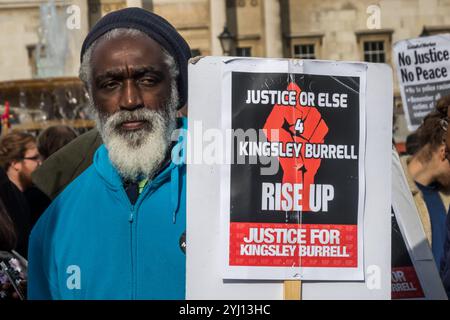 Londres, Royaume-Uni. 28 octobre 2017. Ajibola Lewis, la mère d'Olaseni Leiws, tuée par la police en 2010, parle lors du rassemblement de la United Families and Friends Campaign à Downing St. Son enquête a conclu que « la force excessive, les techniques d’observance de la douleur et les multiples contraintes mécaniques » utilisées par la police sur Lewis « étaient disproportionnées et déraisonnables » et étaient susceptibles d’avoir entraîné sa mort d’une lésion cérébrale hypoxique et d’un arrêt cardiorespiratoire. La famille veut que le Crown Prosecution Service reconsidère l'affaire, afin que les agents impliqués dans la contrainte puissent être amenés à répondre de leurs actes Banque D'Images