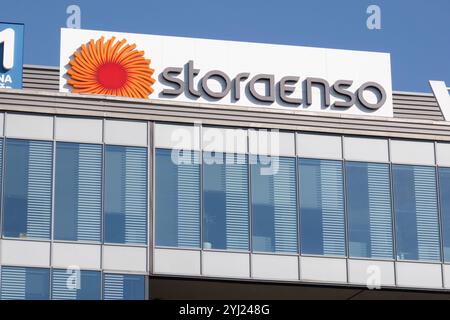 OSTRAVA, TCHÉQUIE - 28 SEPTEMBRE 2023 : bannière de la société Storaenso sur l'immeuble de bureaux Banque D'Images